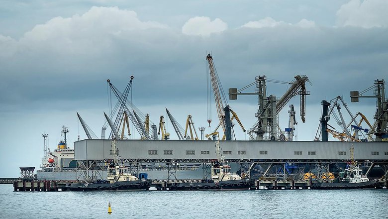 Около Туапсе заметили нефтяное пятно на 10 тыс. кв м после атак дронов