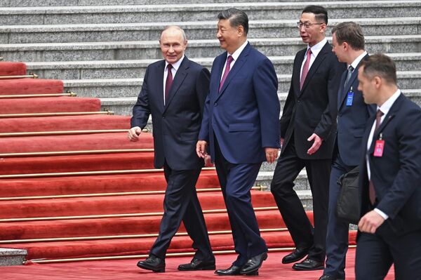Президент РФ Владимир Путин и лидер КНР Си Цзиньпин во время встречи в Пекине.