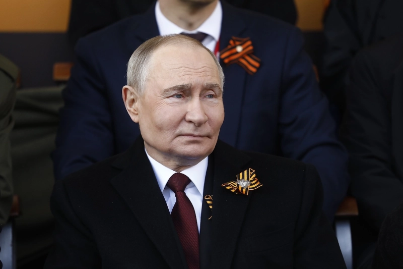 Путин поздравил россиян с Днём Победы