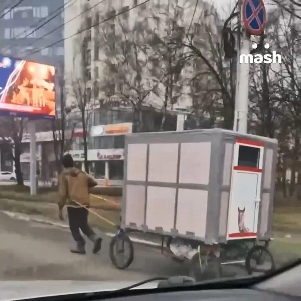 Шел в Бразилию, тащил дом за собой: на трассе под Брянском погиб от дрона путешественник Саша Конь