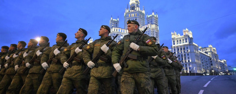 Курсанты Серпуховского филиала Академии ракетных войск  на репетиции военного парада в Москве