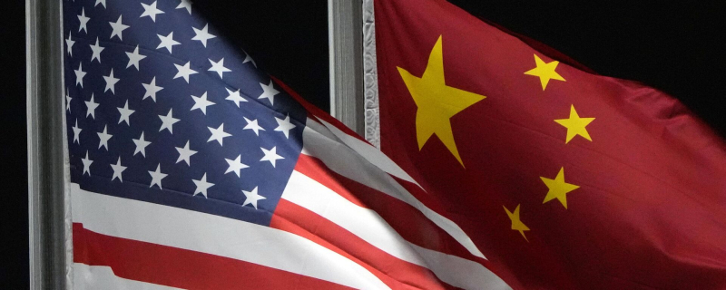 Флаги США и КНР