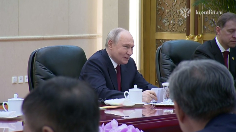 Жесты Путина в Китае сказали больше, чем слова: Фото смотрим вместе с профайлером